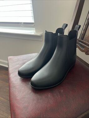Women’s Black Chelsea Ankle Boots